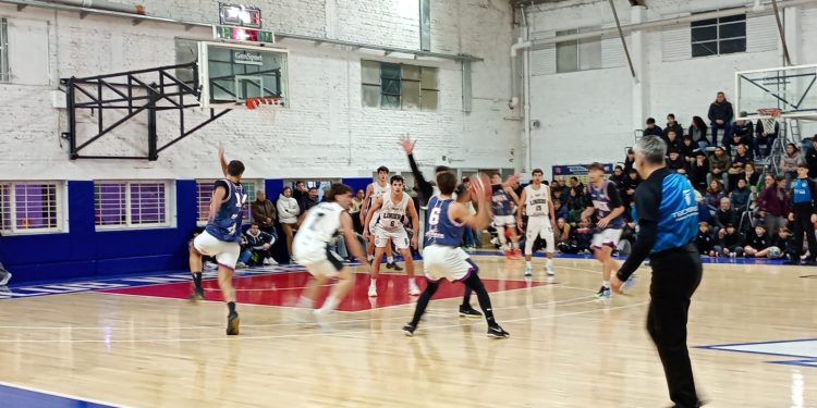 Napo sostuvo el pulso y avanzó a semifinales