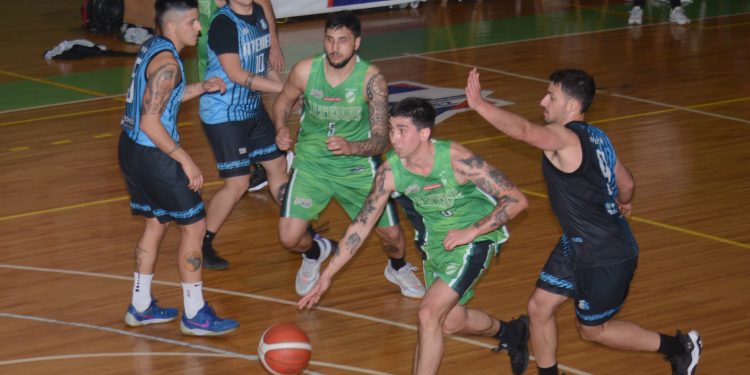 Altense sufrió más de la cuenta, pero sumó otra victoria