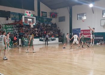 Villa Mitre ganó y es único líder