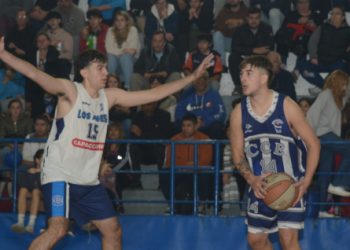 Espora triunfó y clasificó a los cuartos de final