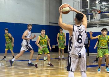 Barracas trituró a Comercial en el primer juego