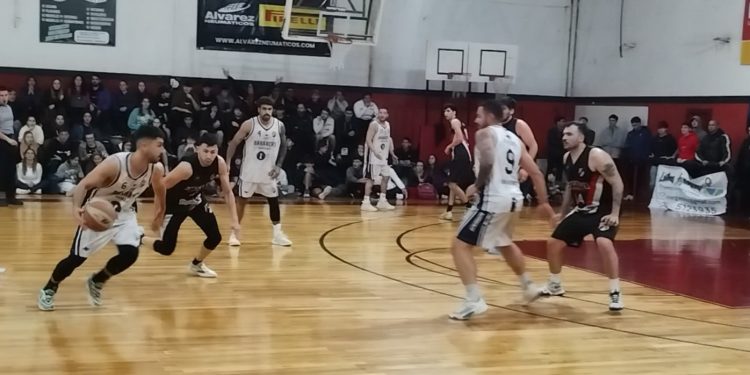 Barracas selló la serie y es semifinalista