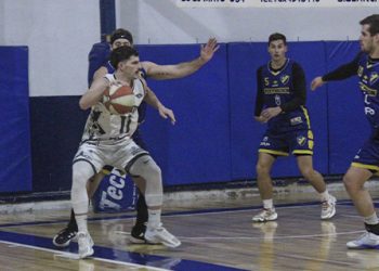 El albo manoteó el primero