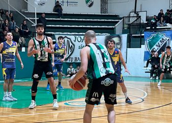 Villa Mitre barrió a Estrella y espera rival en la final