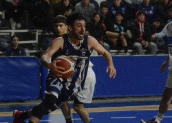 Espora festejó un duelo clave en su lucha por ingresar a playoff