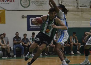 Villa Mitre invicto de local