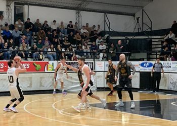 Liniers sufrió pero se metió entre los ocho