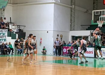 Villa Mitre se puso al día con una victoria aplastante