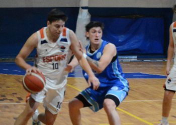 Espora se quedó con un duelo clave