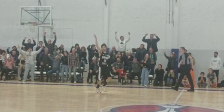 Fumata Albinegra en el clásico de la Avenida