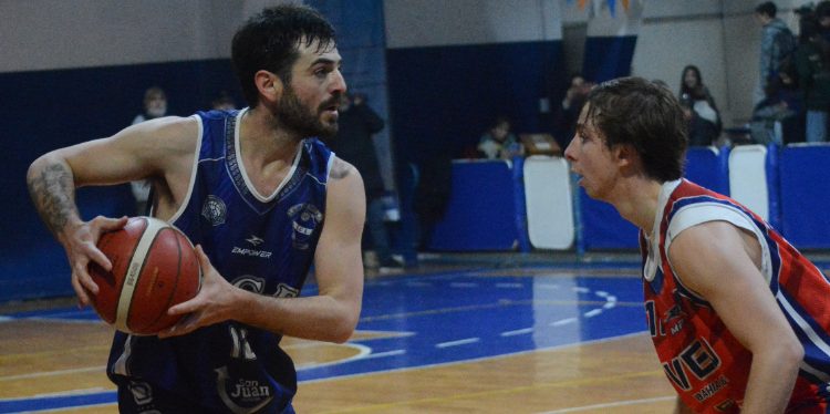 Espora forzó un tercer compromiso