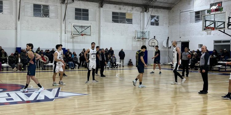 Estrella ganó un duelo directo y se quedó con el 9