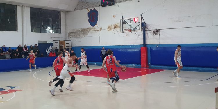 Velocidad puso primera y se lo llevó puesto a Espora