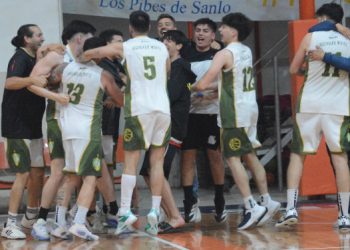 Comercial sacó boleto a playoff