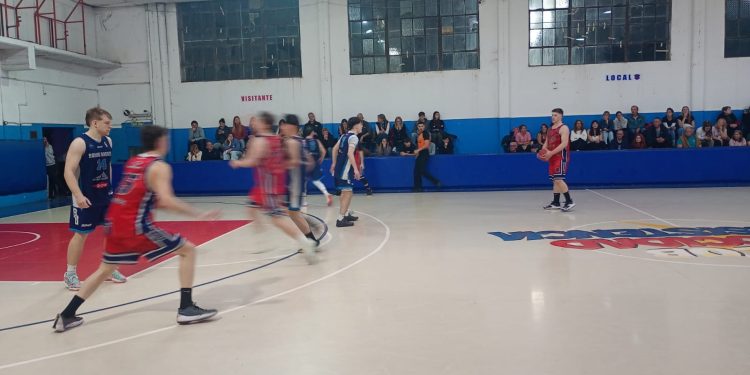 Velo encendió el motor y está a un paso de los playoffs