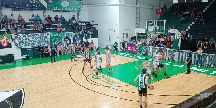 Villa Mitre dominó de principio a fin y tomó ventaja en la serie ante Alem