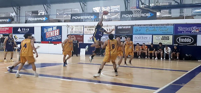 Pueyrredon empezó sufriendo y terminó disfrutando ante Bahiense