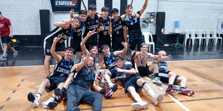 Con carácter y talento, Liniers gritó campeón en el Carlos “Tito” Piro