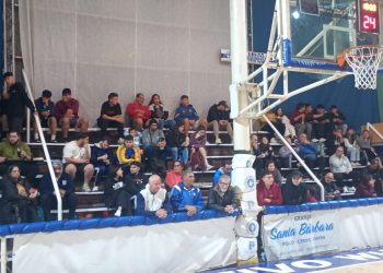 Whitense haciendo historia: Sentenció el partido en el último cuarto