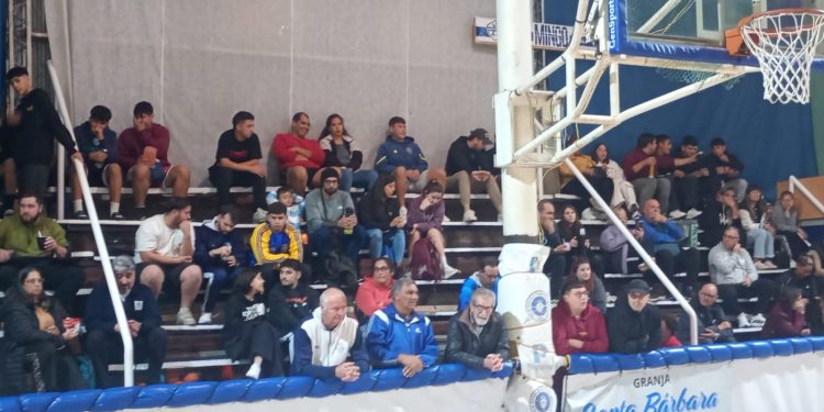 Whitense haciendo historia: Sentenció el partido en el último cuarto