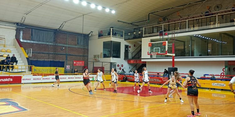 Primer Capitulo: Las Chicas Tricolor vibraron en el Manu Ginóbili