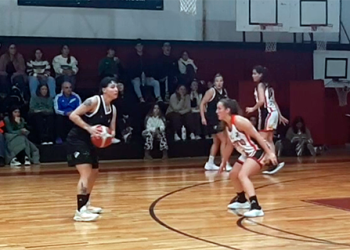 Villa Mitre se presentó con triunfo en cancha ajena