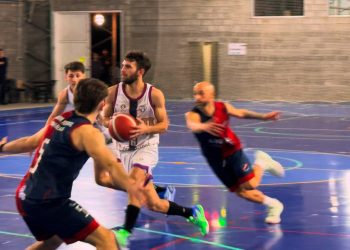 Napostá se curtió y da pelea en la cima