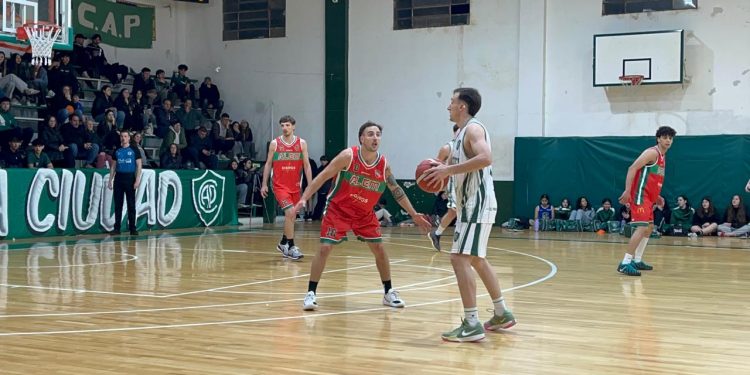 Pacífico ganó jugando, corriendo y metiendo